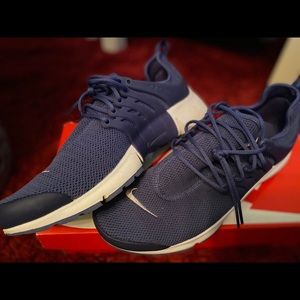 NIKE WOMENS SIZE 10 AIR PRESTO